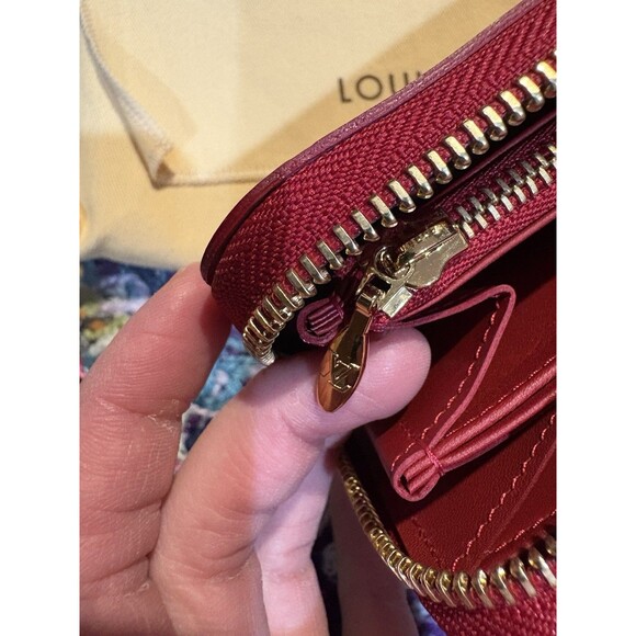 Louis Vuitton Vernis Red Zippy Wallet With Monogram Embossed Patent Leather & Go - Picture 8 of 9